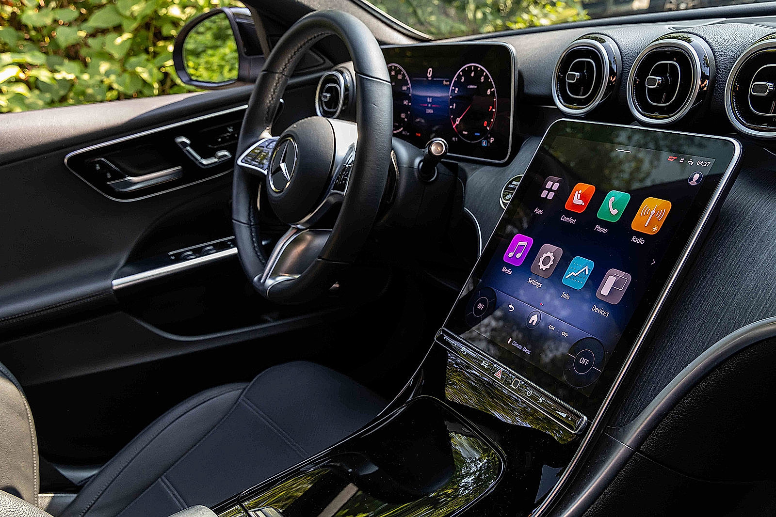 Used 2025 Mercedes-Benz C 300 4MATIC Sedan image 25