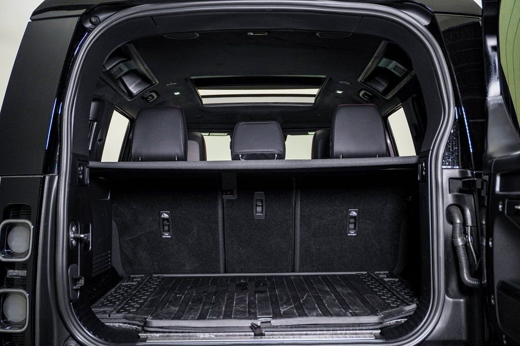 Used 2025 Land Rover Defender 110 image 26