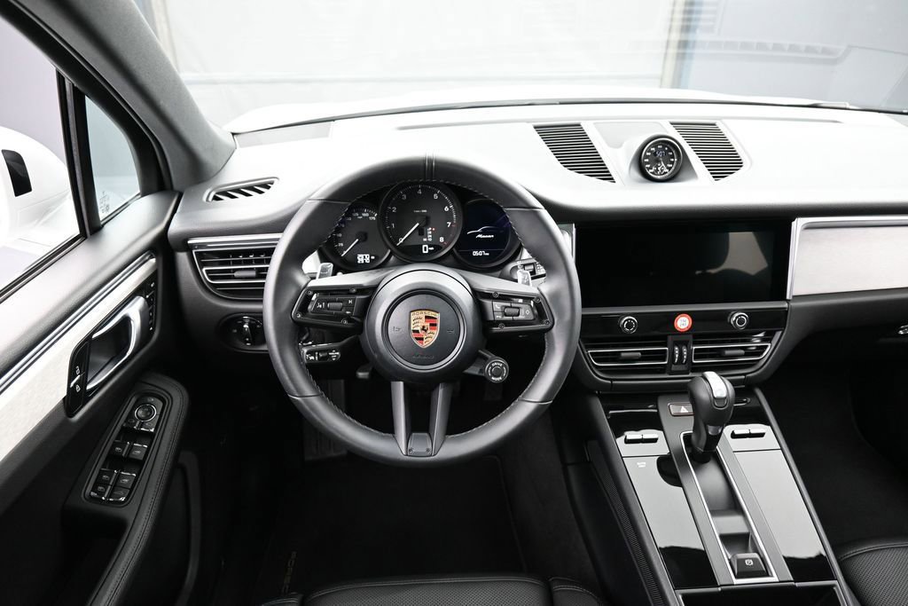 Certified 2026 Porsche Macan AWD/4WD image 18