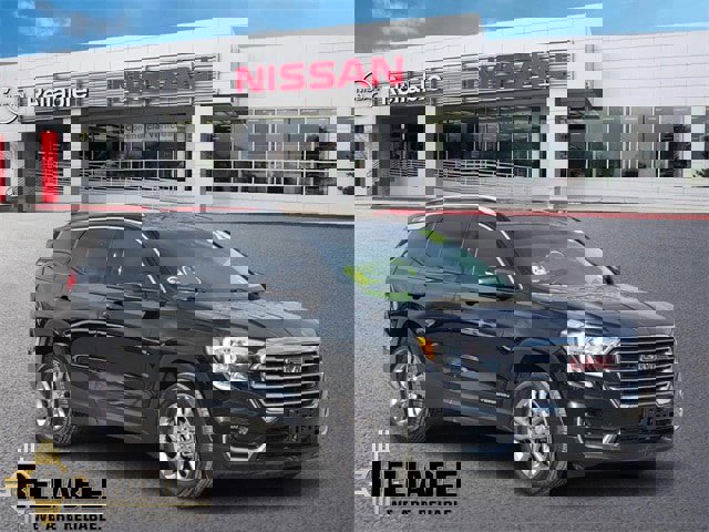 Used 2024 GMC Terrain SLT image 1