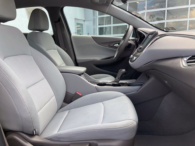 Used 2017 Chevrolet Malibu LT FWD image 9