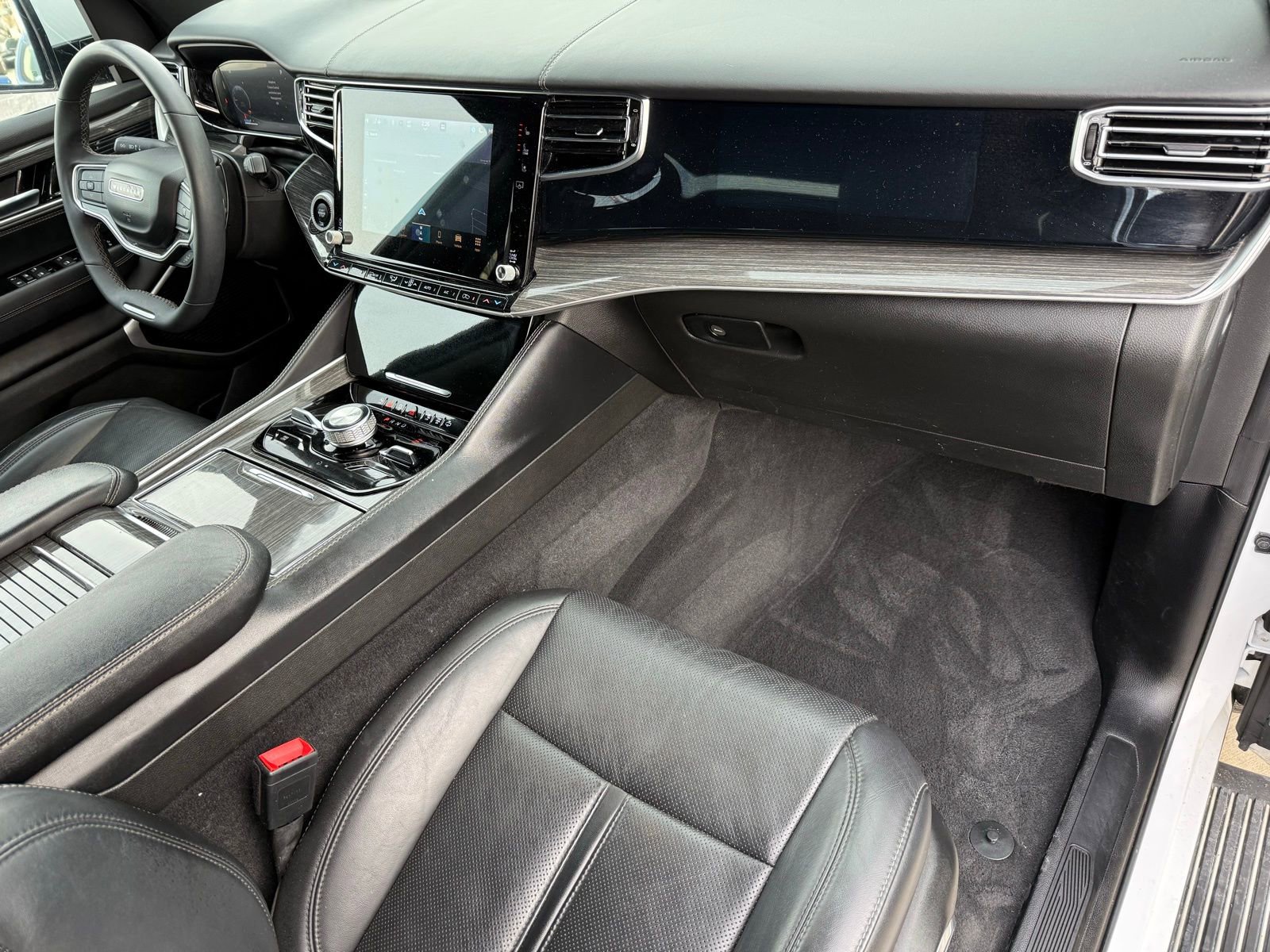 Used 2022 Jeep Wagoneer Series III w/ Premium Group I image 18