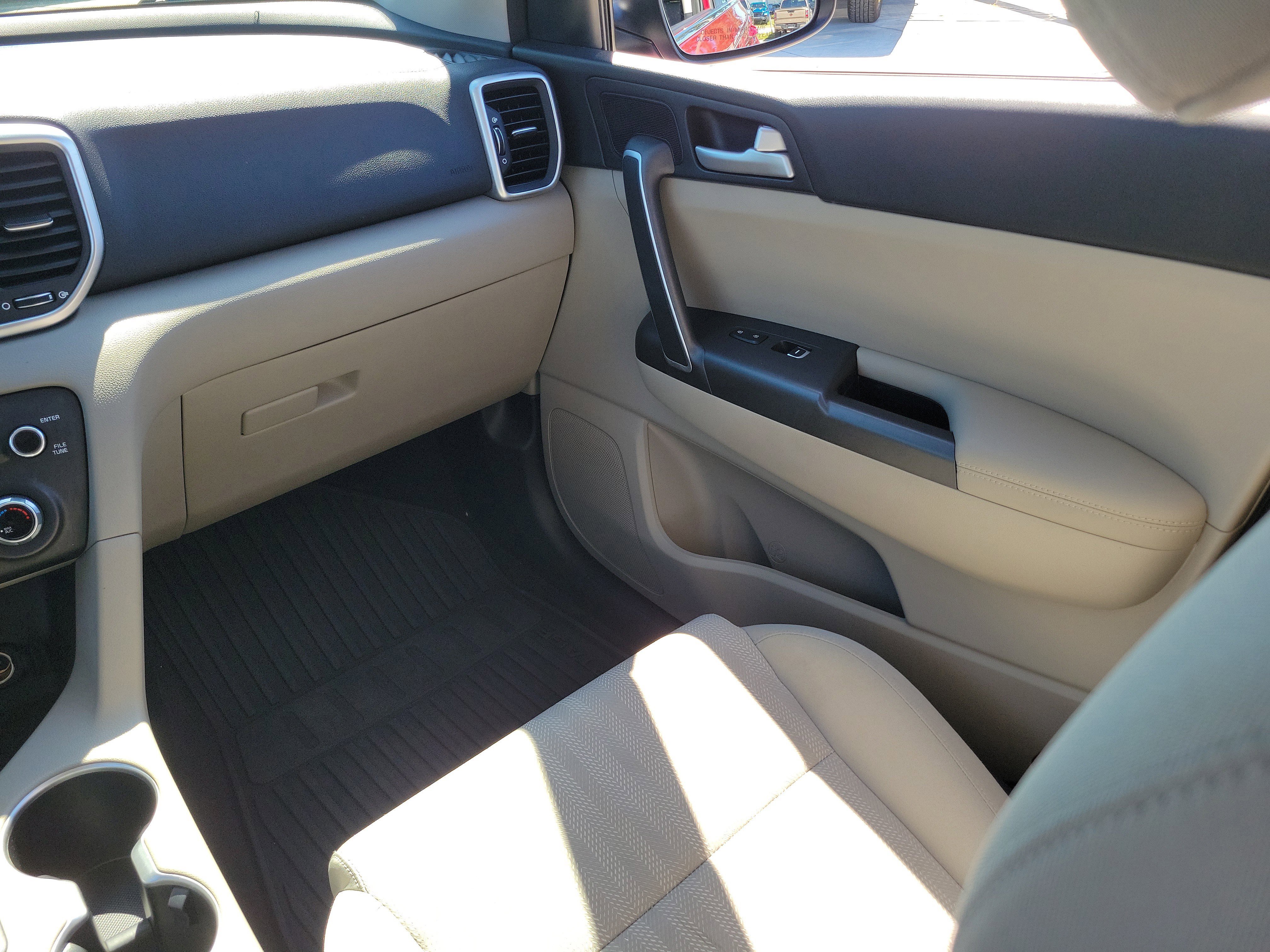 Used 2020 Kia Sportage LX image 16