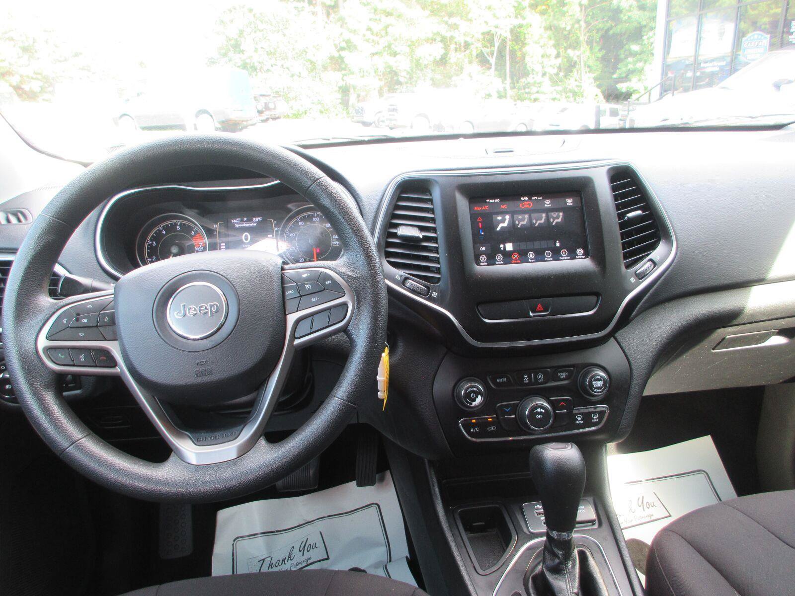 Used 2019 Jeep Cherokee Latitude w/ Popular Appearance Group FWD image 13