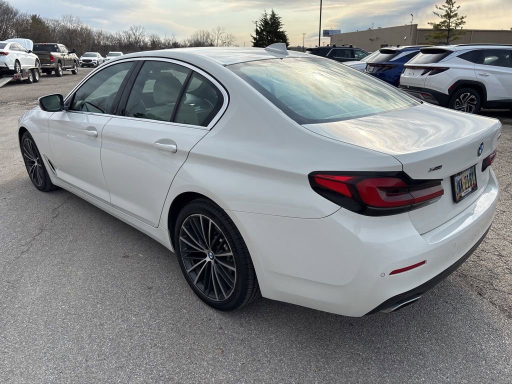 Used 2022 BMW 530i xDrive w/ Premium Package image 2