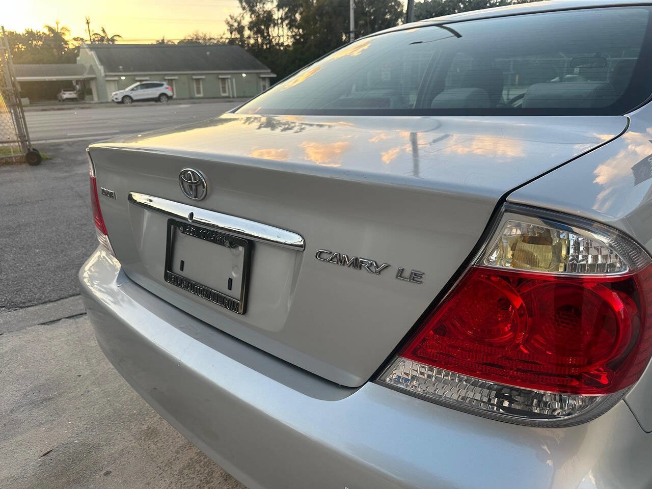 Used 2005 Toyota Camry LE FWD image 9