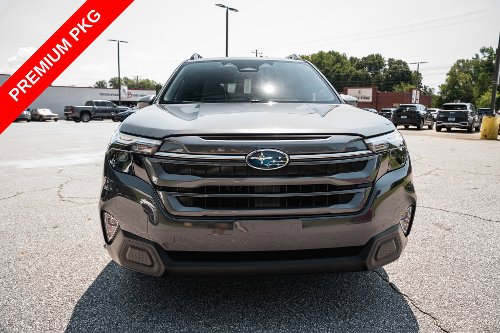 Used 2025 Subaru Forester Premium AWD/4WD image 2