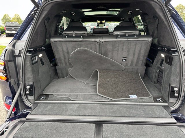 Used 2023 BMW X7 xDrive40i w/ M Sport Package AWD/4WD image 16