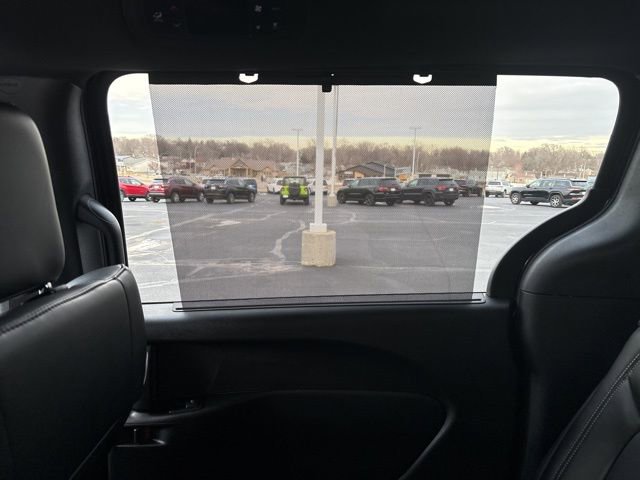 Used 2024 Chrysler Pacifica Touring-L w/ S Appearance Package image 38