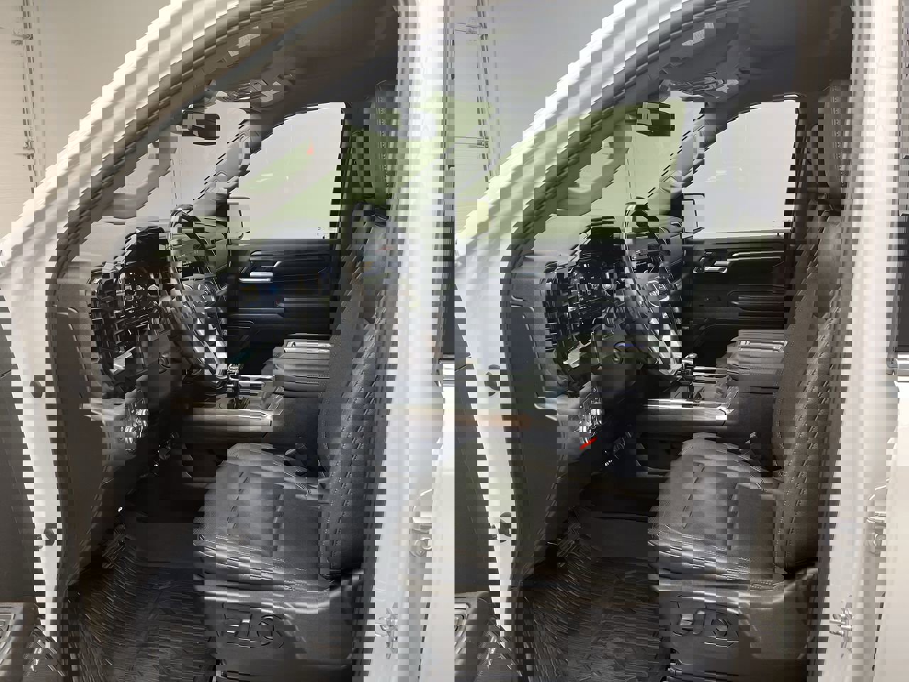 Certified 2022 GMC Sierra 1500 SLT image 3