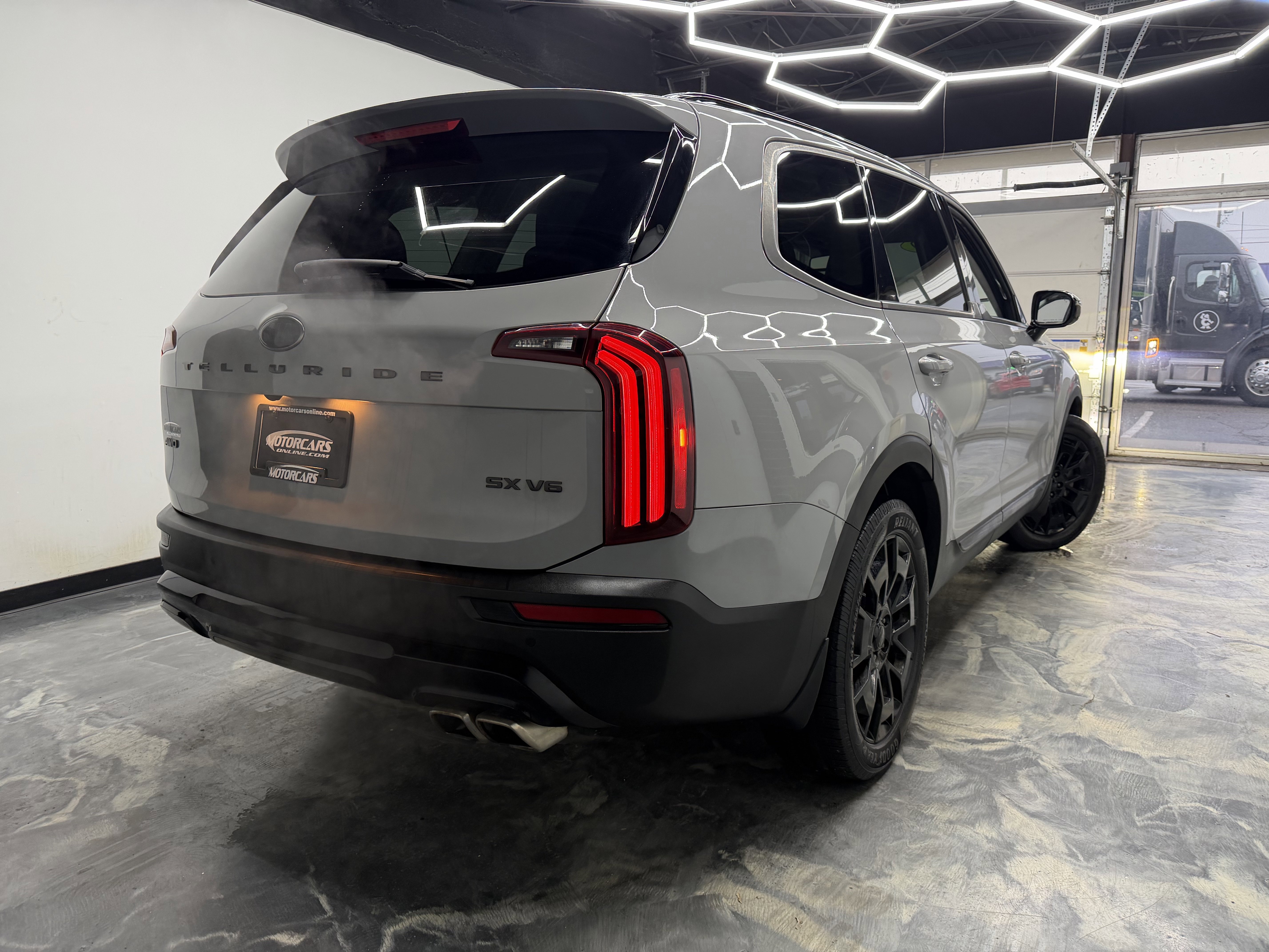 Used 2021 Kia Telluride SX w/ SX Prestige Package image 3