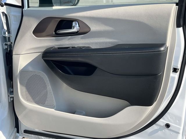 Used 2023 Chrysler Voyager LX FWD image 25