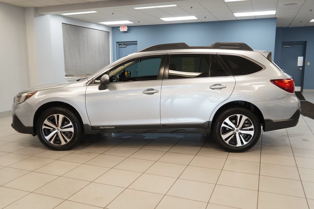 Used 2018 Subaru Outback 3.6R Limited AWD/4WD image 2