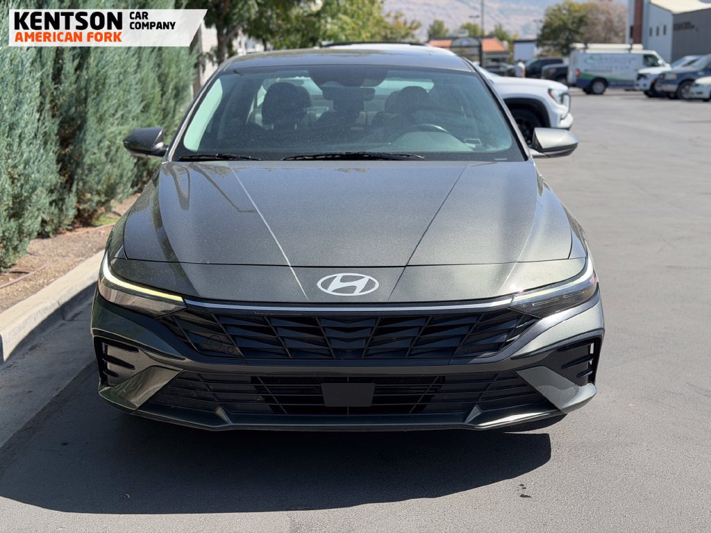 Used 2025 Hyundai Elantra SEL FWD image 2