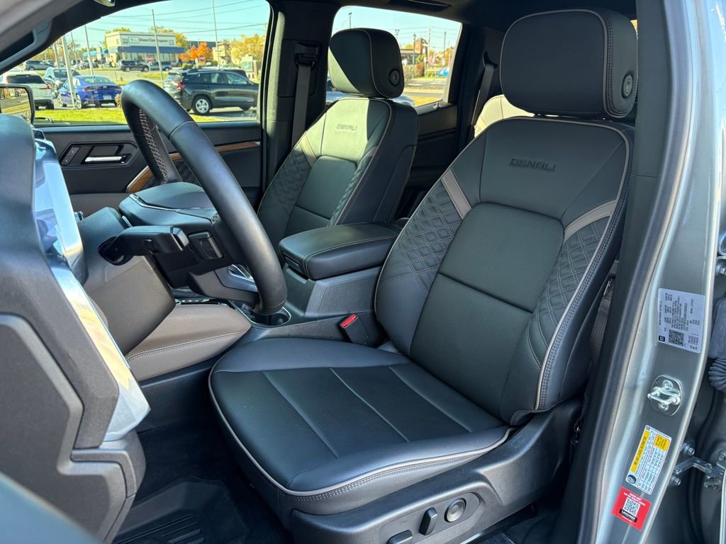 Certified 2024 GMC Canyon Denali image 17