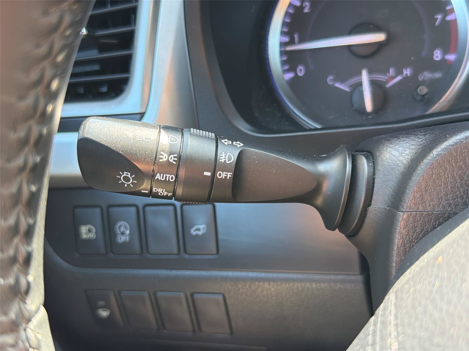 Used 2018 Toyota Highlander XLE AWD/4WD image 17