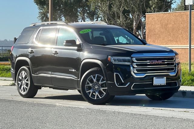 Used 2023 GMC Acadia SLT image 1