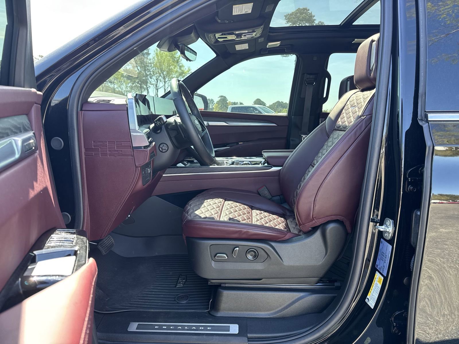 Used 2025 Cadillac Escalade Premium Luxury w/ Touring Package image 16