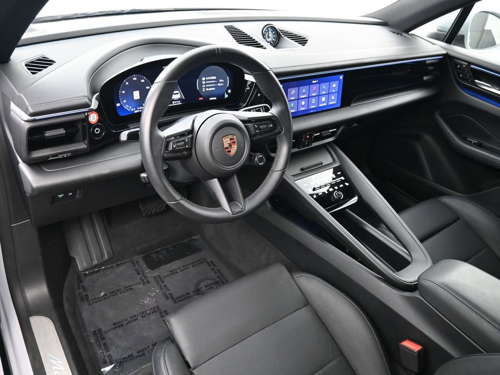 Certified 2025 Porsche Macan Electric image 4