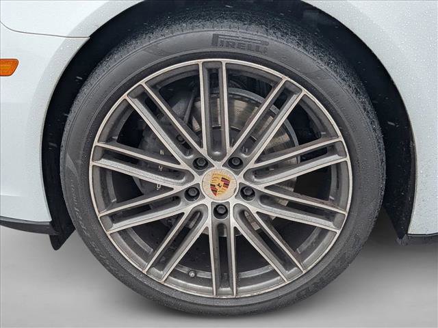 Used 2017 Porsche Panamera image 10
