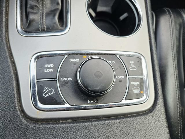 Used 2020 Jeep Grand Cherokee Overland AWD/4WD image 29