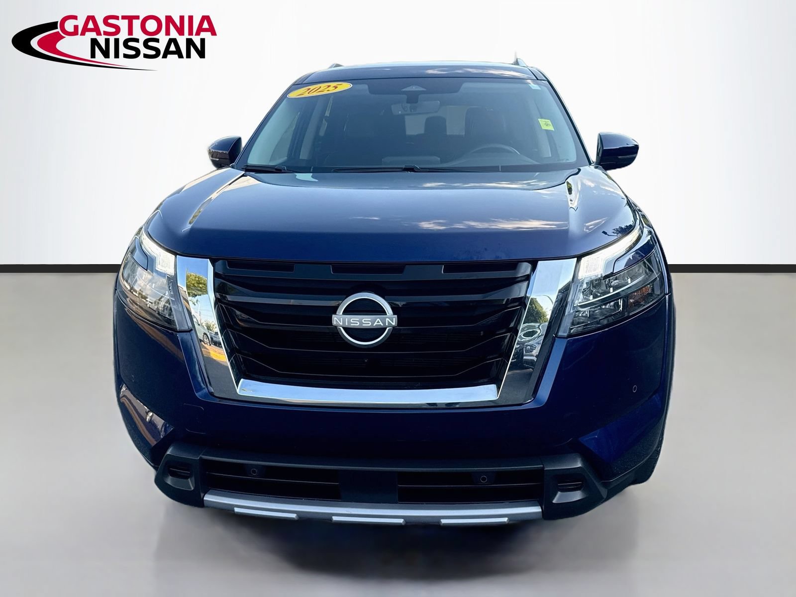 Used 2025 Nissan Pathfinder SL FWD video 2