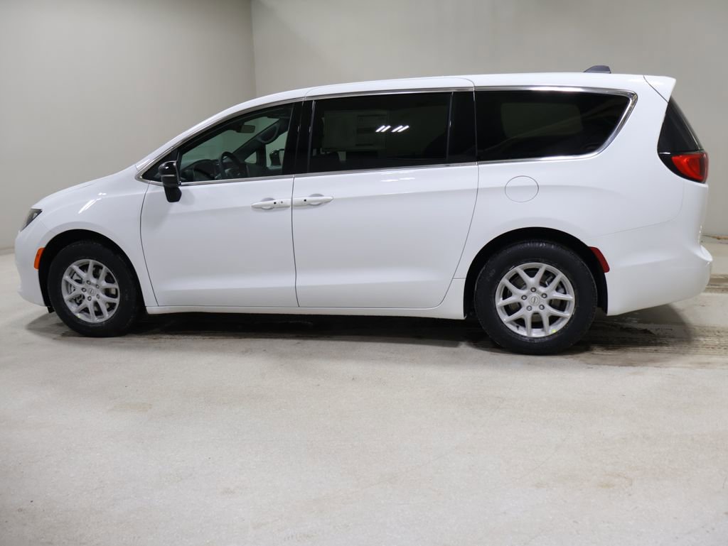 New 2026 Chrysler Voyager LX video 4