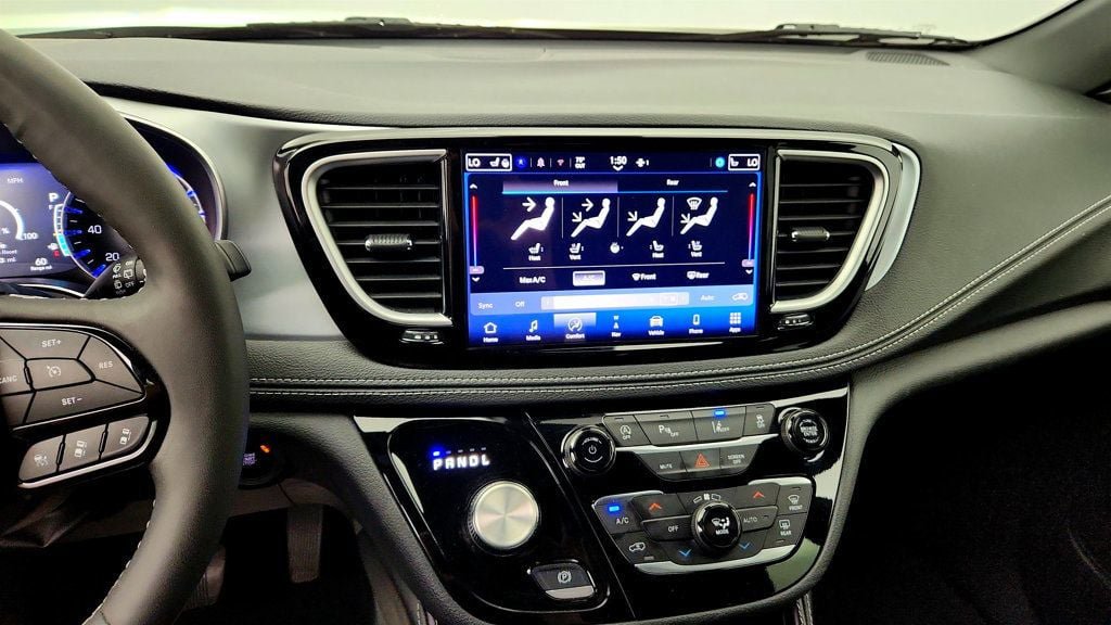 Used 2025 Chrysler Pacifica Limited FWD image 18