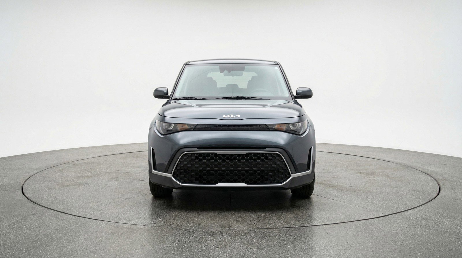 Used 2025 Kia Soul LX w/ LX Technology Package FWD image 2