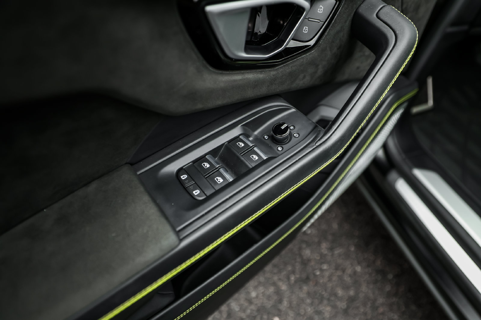 Used 2022 Lamborghini Urus AWD/4WD image 24