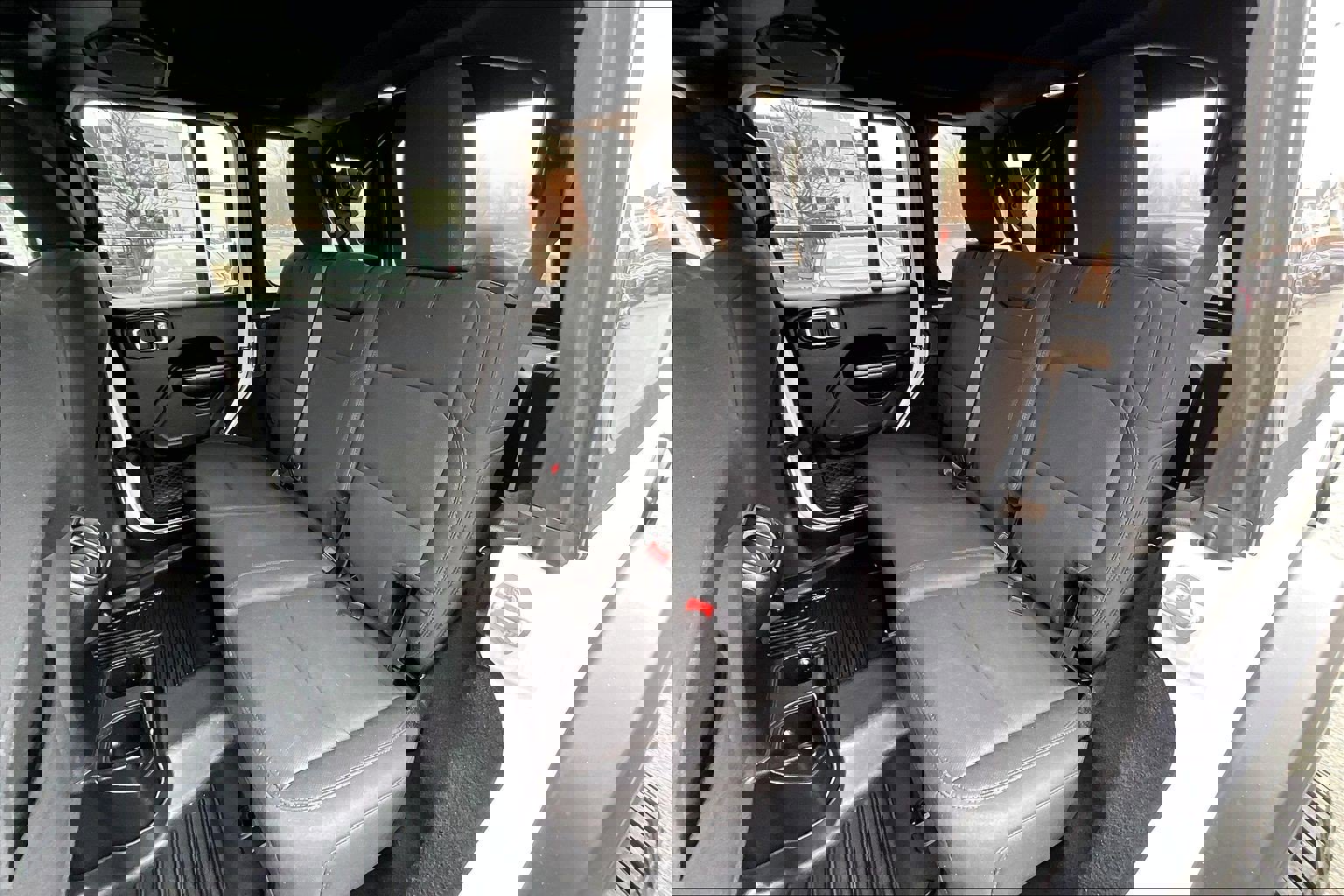 Used 2018 Jeep Wrangler Unlimited Sport S image 23