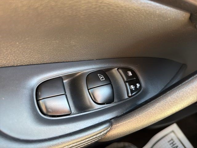 Used 2018 Nissan Rogue SV AWD/4WD image 26