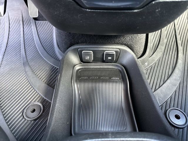 Used 2018 Chrysler Pacifica Touring-L Plus FWD image 35