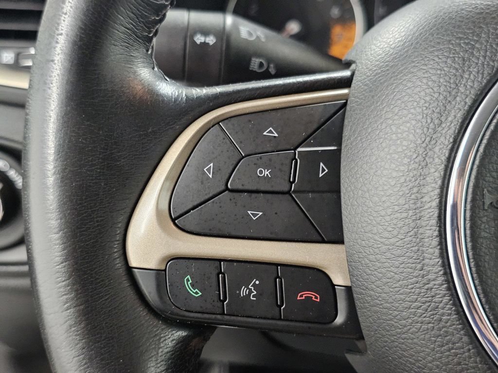 Used 2015 Jeep Renegade Latitude AWD/4WD image 31