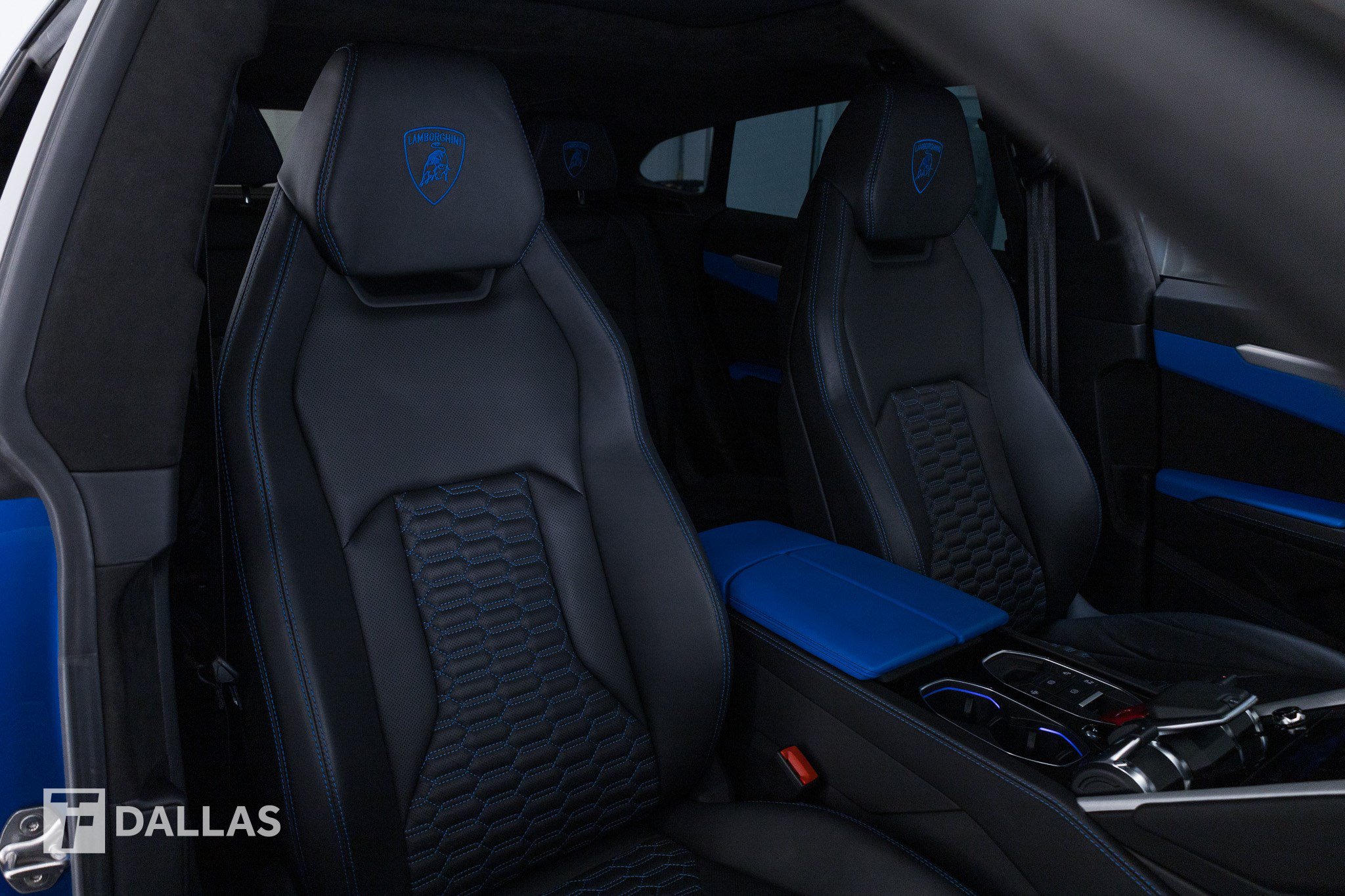 Used 2022 Lamborghini Urus AWD/4WD image 42