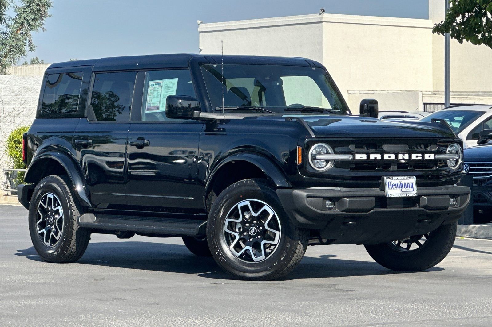 Used 2025 Ford Bronco Outer Banks image 2