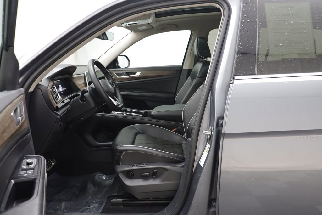 Used 2024 Volkswagen Atlas SEL Premium R-Line image 5