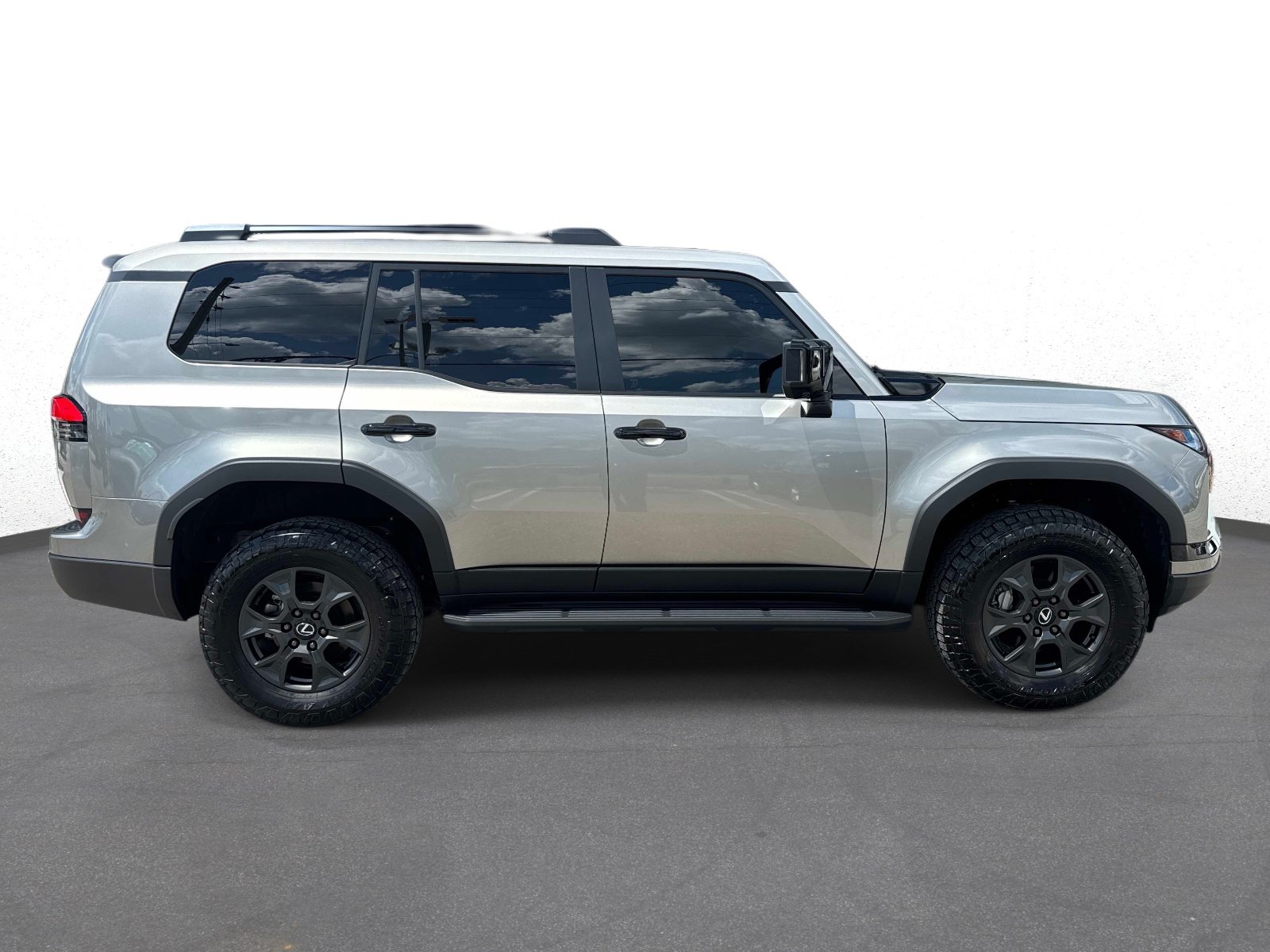 Used 2025 Lexus GX 550 w/ Accessory Package (CT) AWD/4WD image 2