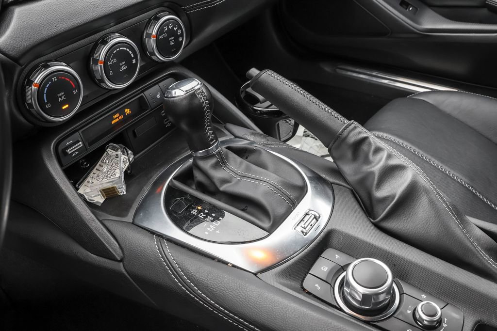 Used 2024 MAZDA MX-5 Miata RF Grand Touring RWD image 25