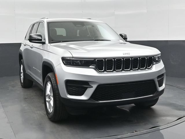 New 2026 Jeep Grand Cherokee Laredo w/ Trailer Tow Package AWD/4WD image 28
