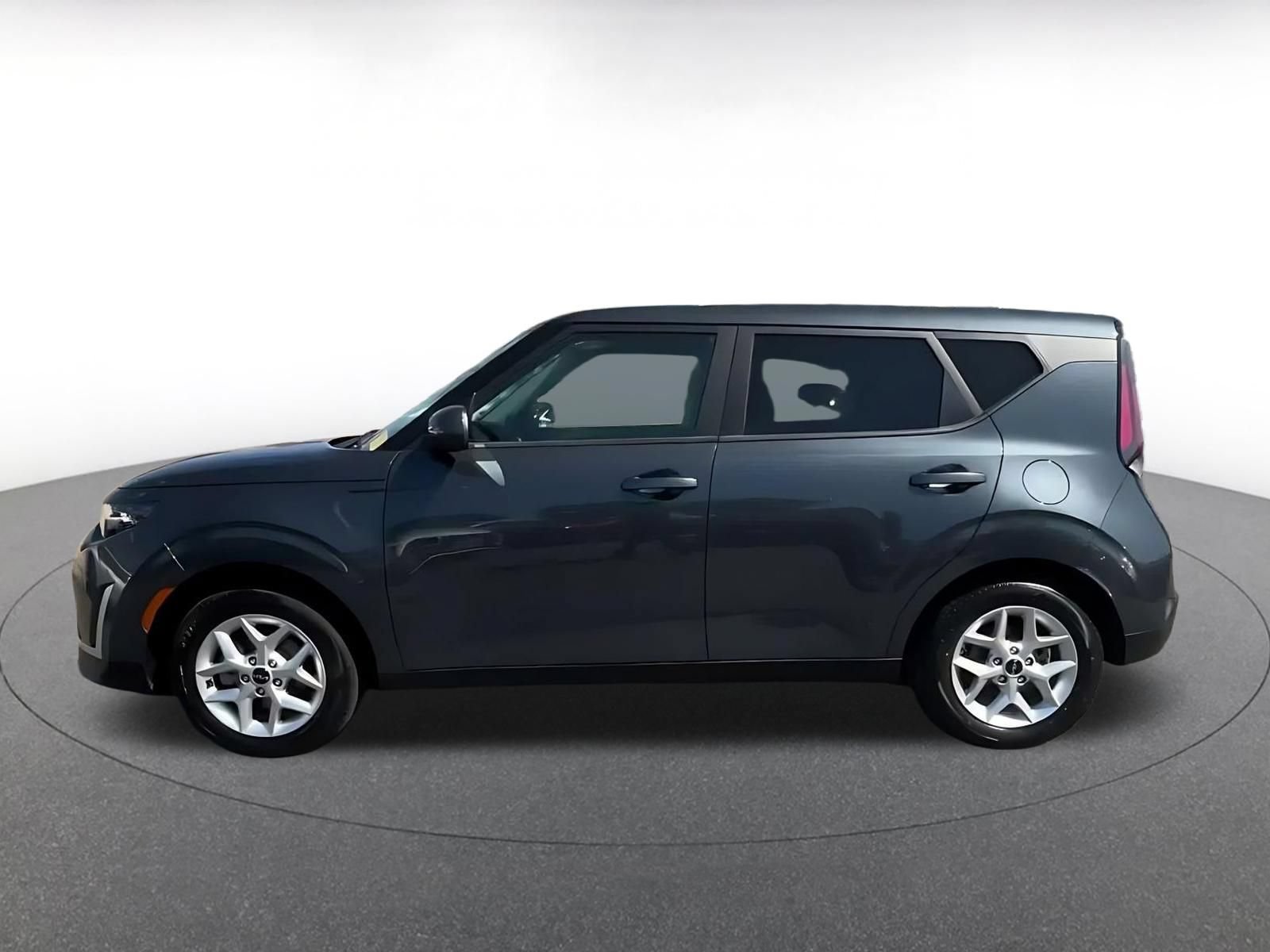 Used 2025 Kia Soul LX w/ LX Technology Package FWD image 8
