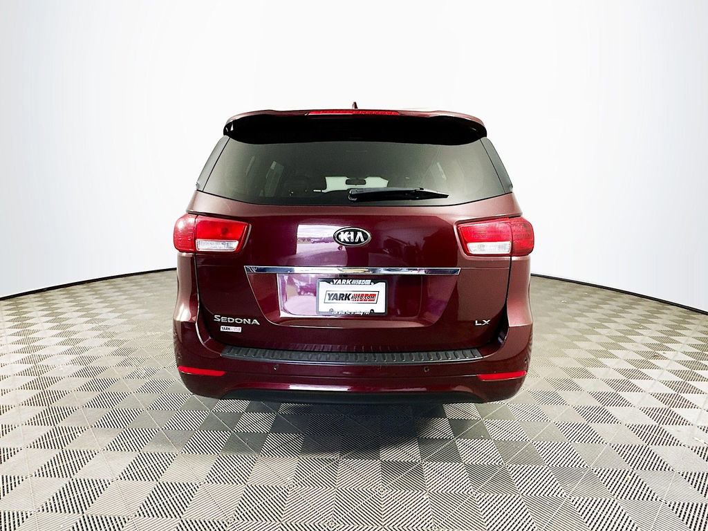 Used 2016 Kia Sedona LX w/ Option Group 020 FWD image 9