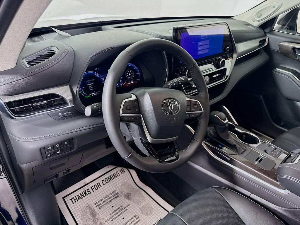 Certified 2026 Toyota Highlander Platinum AWD/4WD image 9