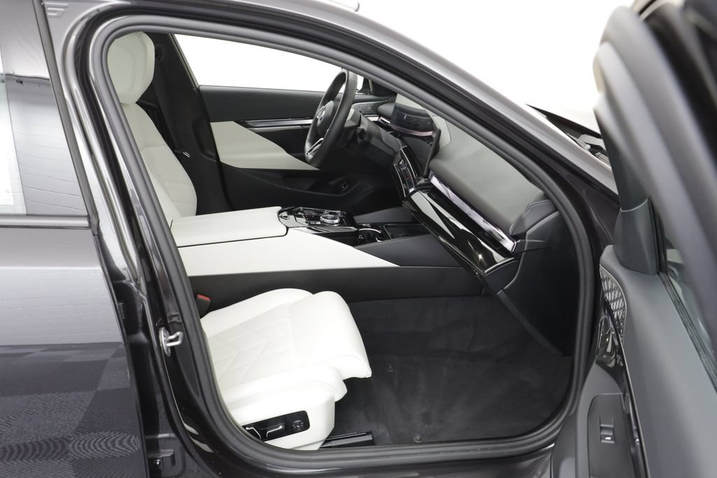 Used 2024 BMW i5 M60 w/ Executive Package AWD/4WD image 21