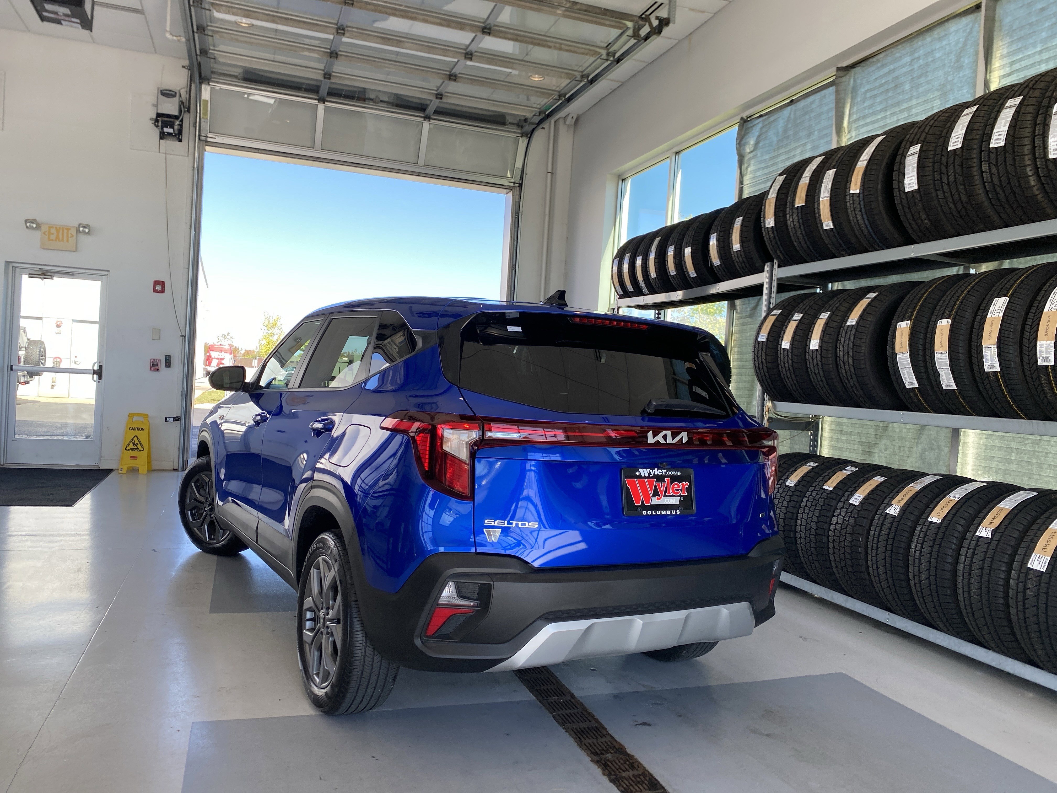 Used 2024 Kia Seltos LX image 3