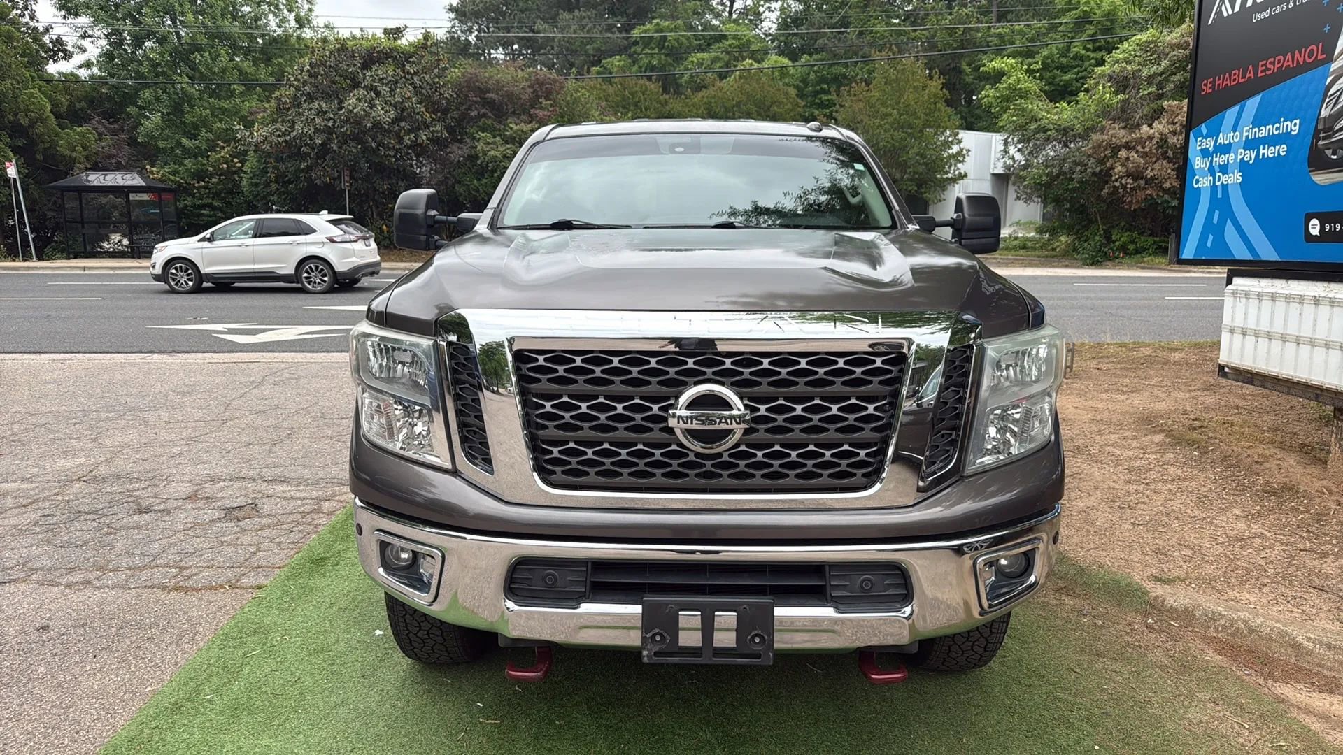 Used 2016 Nissan Titan SV RWD image 2