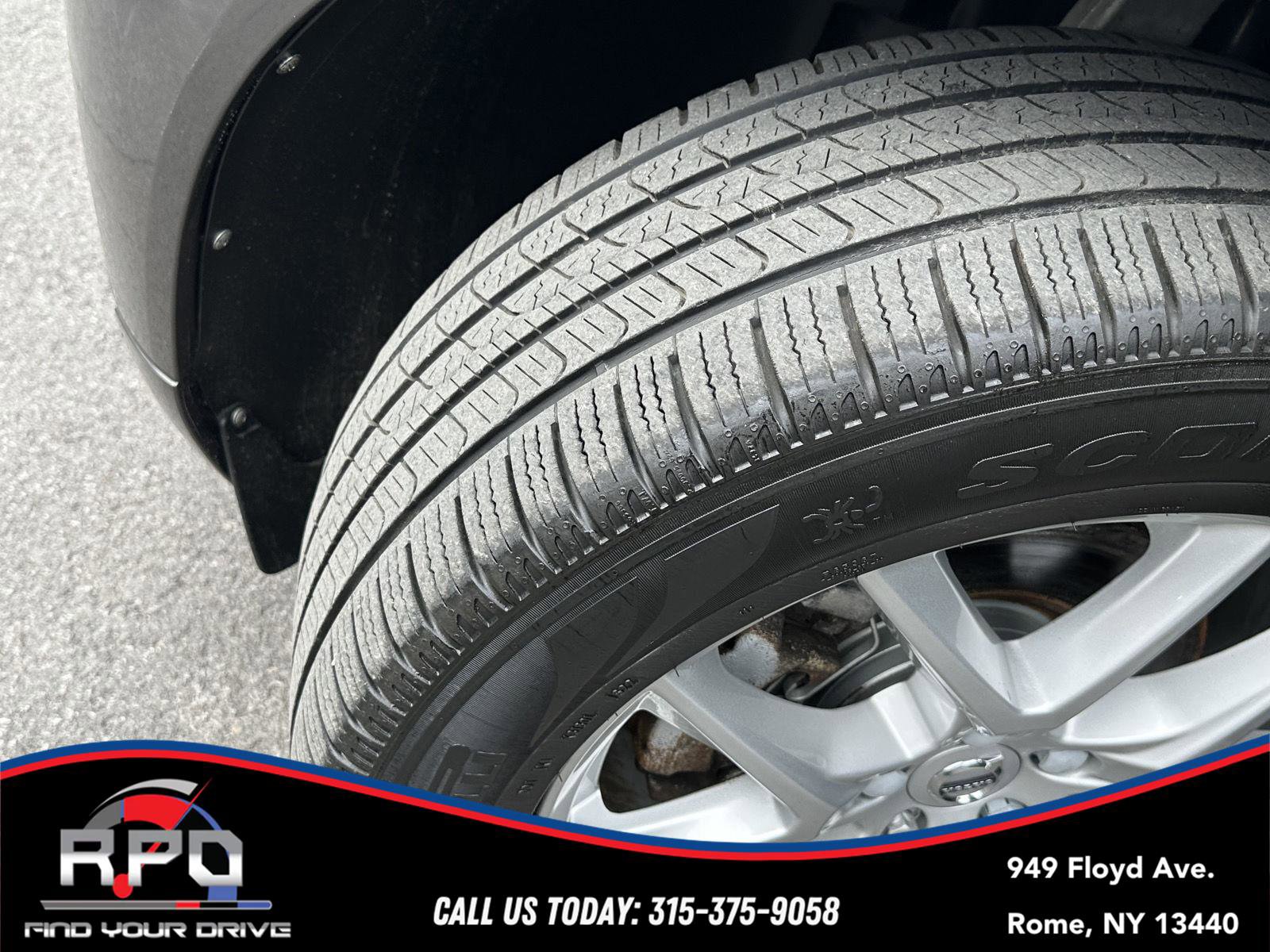 Used 2019 Volvo XC60 T5 Momentum w/ Protection Package image 11