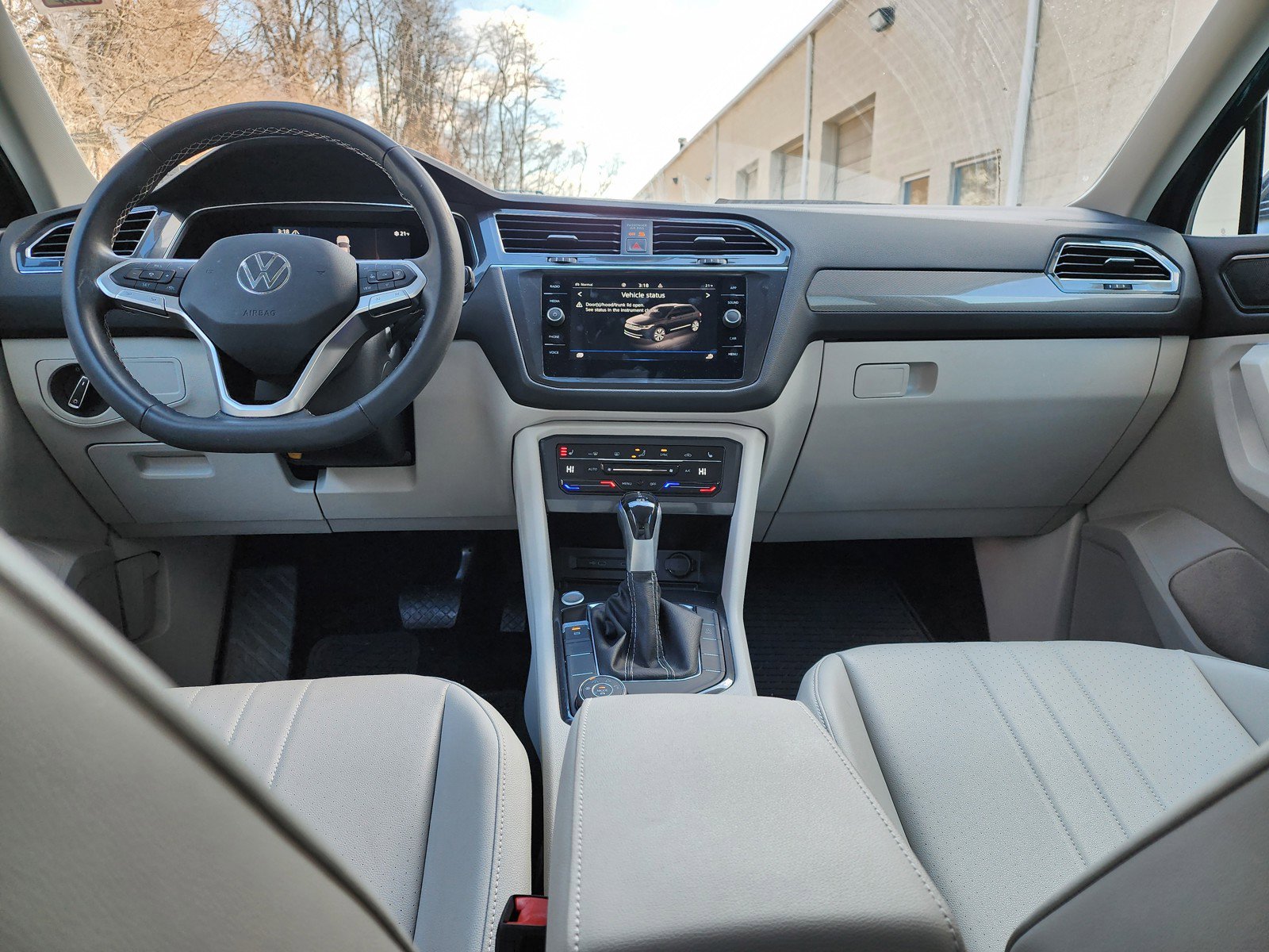 Used 2022 Volkswagen Tiguan SE image 6
