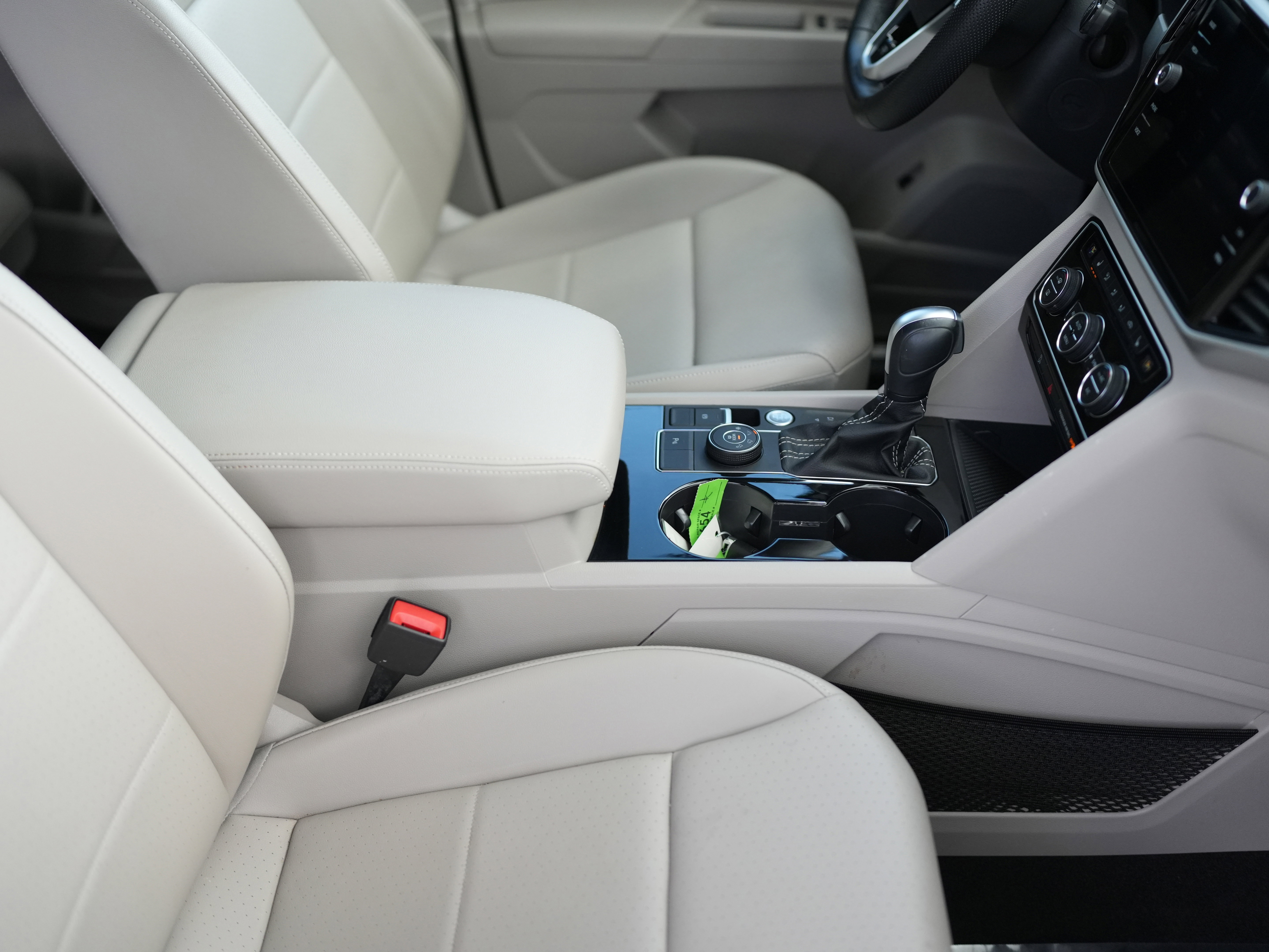 Certified 2023 Volkswagen Atlas SEL R-Line image 18