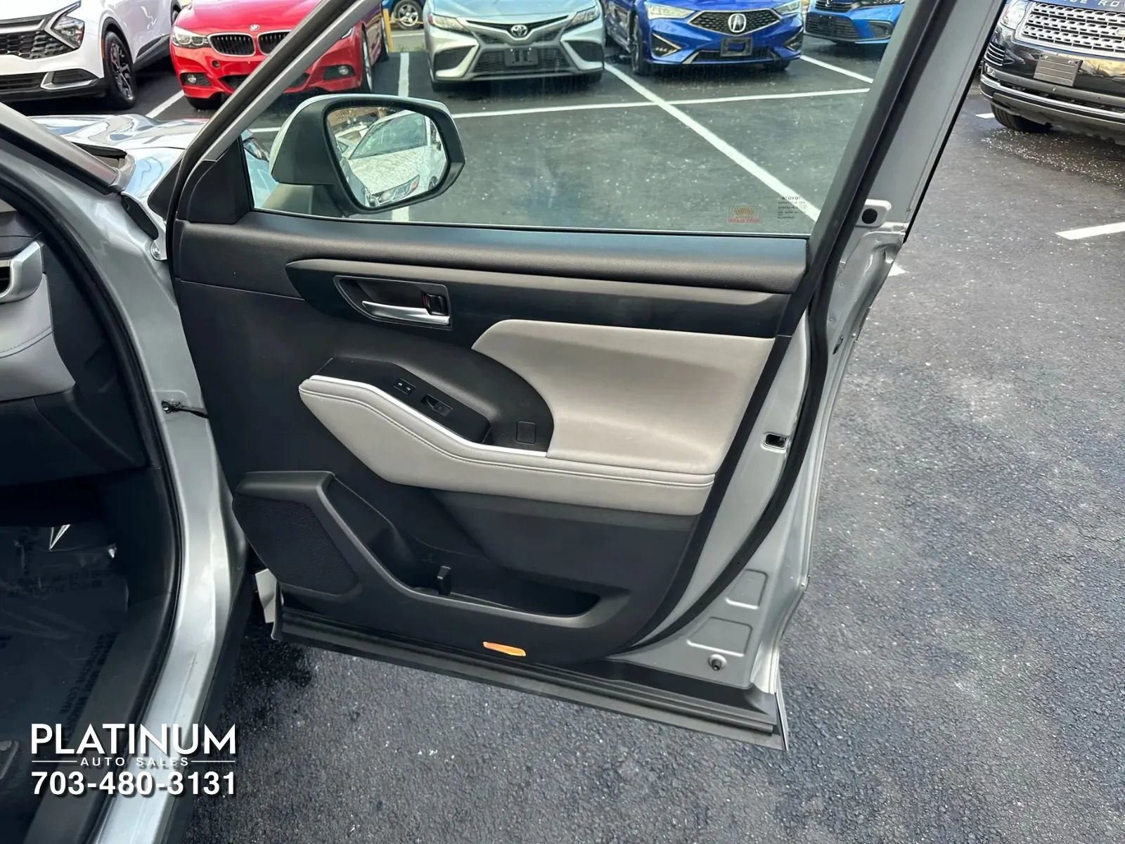 Used 2020 Toyota Highlander XLE image 16